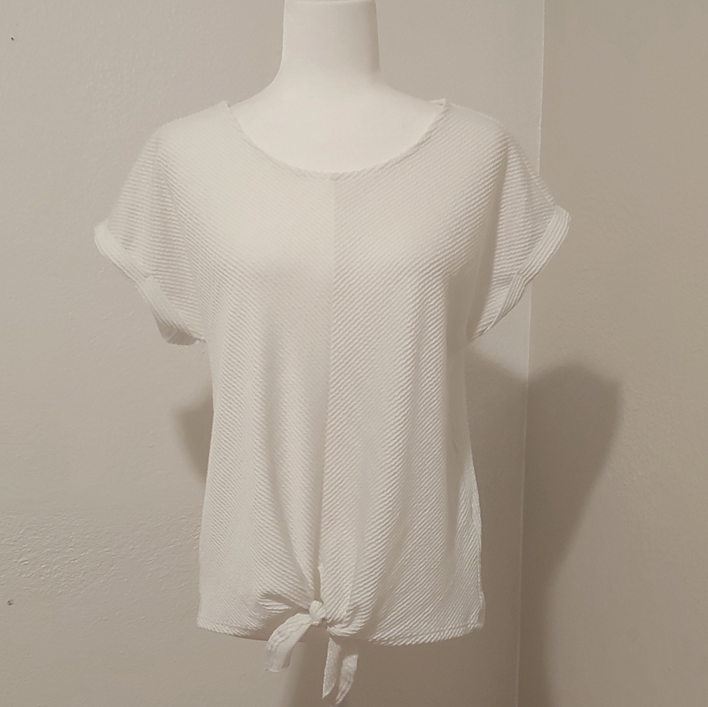 3/$20 Anthropologie W5 White Tie Bottom Shirt